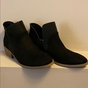 Black Ankle Boots with crocodile print (nbw)